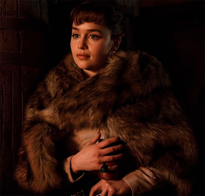 Emilia Clarke repudia termo usado para se referir a personagens femininas, entenda