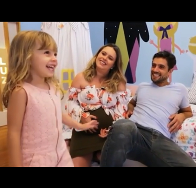 Na reta final da gravidez, Mariana Bridi mostra conversa da filha com sua barriga: - <i>Eu adoro você, você é bonitinho e eu te amo</i>