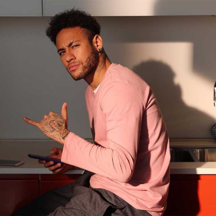 Corpo de Neymar dá trabalho em edição de campanha com Bruna Marquezine, entenda!