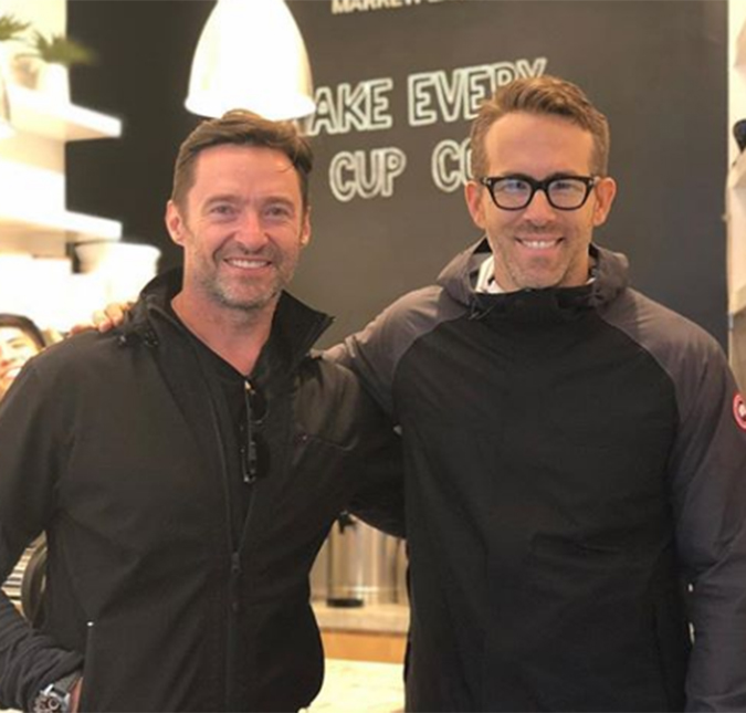 Ryan Reynolds trabalhando na cafeteria de Hugh Jackman? Entenda!