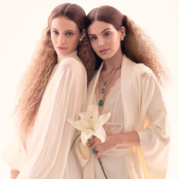 Camila Queiroz e Laura Neiva entregam detalhes de seus casamentos, confira!