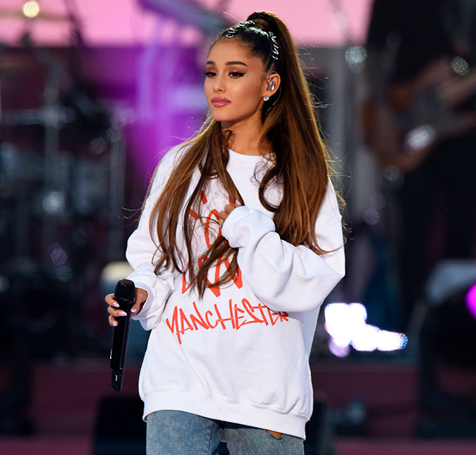 Ariana Grande se emociona ao relembrar ataque em Manchester há um ano: <i>Pensando em todos vocês</i>