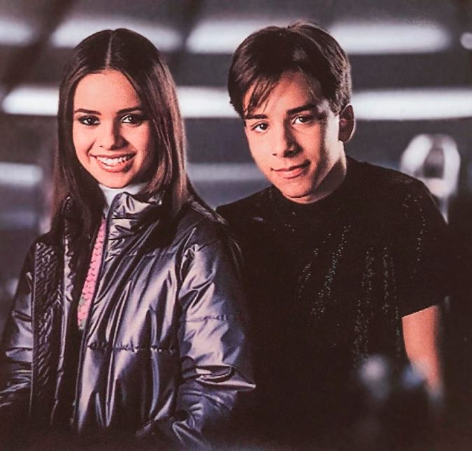 Já nos primeiros álbuns da dupla, eles abraçaram o pop e tornaram o gênero como principal na carreira. Mesmo assim, muita gente se surpreendeu quando Sandy afirmou que não gostava de sertanejo, estilo musical do pai, durante o programa Superstar.