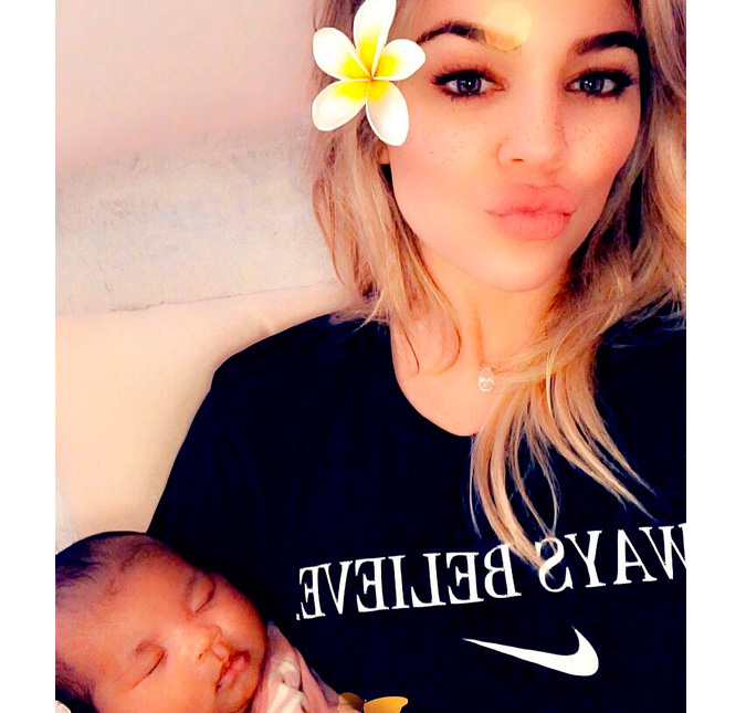 Khloé Kardashian rebate <i>hater</i> sobre traição e sua mãe afirma: <I>Ela voltará para casa em breve</i>