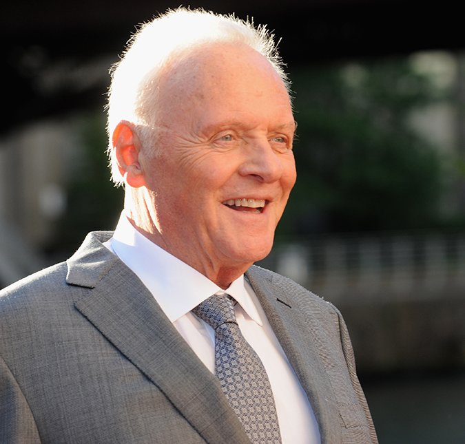 Anthony Hopkins diz não ser <i>frio</i> por manter distância da filha: <i>- A escolha é dela</i>
