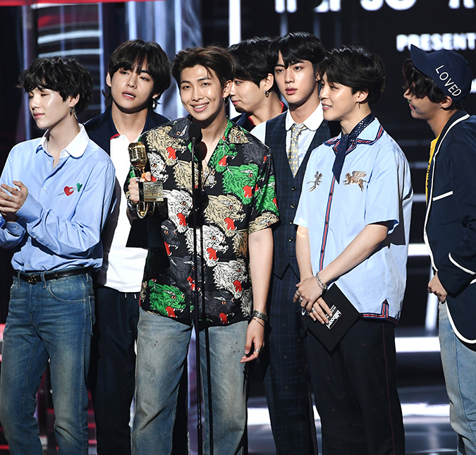 Banda <i>BTS</i> conquista marco histórico com álbum <i>Love Yourself: Tear</i>!