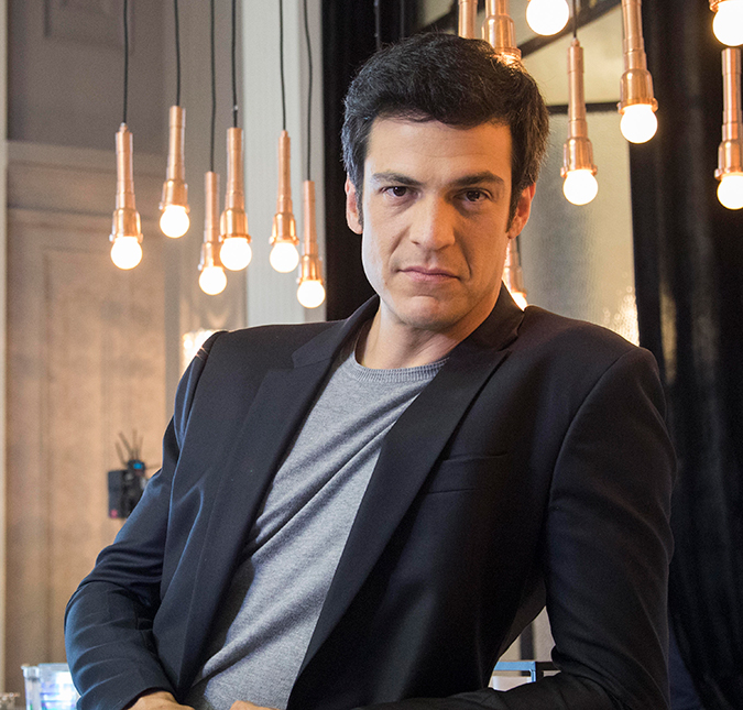 Mateus Solano diz que <i>Globo</I> era <i>medrosa</i> quando foi ao ar beijo <i>gay</i> de Félix