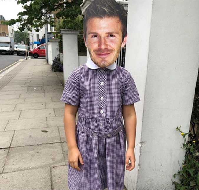 Filha de David Beckham vai à escola usando máscara com o rosto do pai, confira!