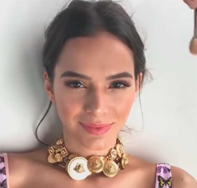 Após celebrar vitória de Neymar, Bruna Marquezine canta em karaokê em aniversário de Fernanda Paes Leme
