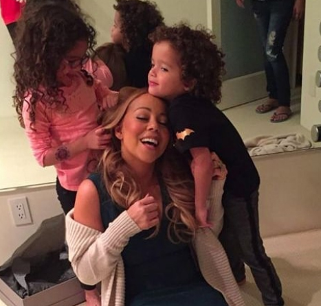 Filho de seis anos de idade de Mariah Carey encomendou um cachorro <i>online</i>! Entenda