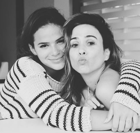 Tatá Werneck defende Bruna Marquezine: -<i>Pegam tanto no pé por ela ser uma pessoa iluminada</i>