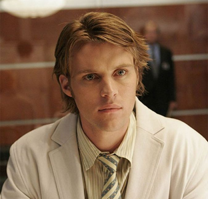 Jesse Spencer, o Dr. Robert Chase de House é um dos personagens mais queridos da série, além, claro, do próprio House. E, verdade, seu papel ensinou muito aos fãs. O personagem passou por maus bocados na trama, principalmente quando ele falsificou os resultados de um paciente - um ditador - para que o tratamento o matasse e ele não assassinasse sua população na África. O caso mostra que os julgamentos podem ser errados e, por conta deste erro, a vida de Chase veio abaixo, mais especificamente o seu casamento com Cameron, que terminou em seguida.