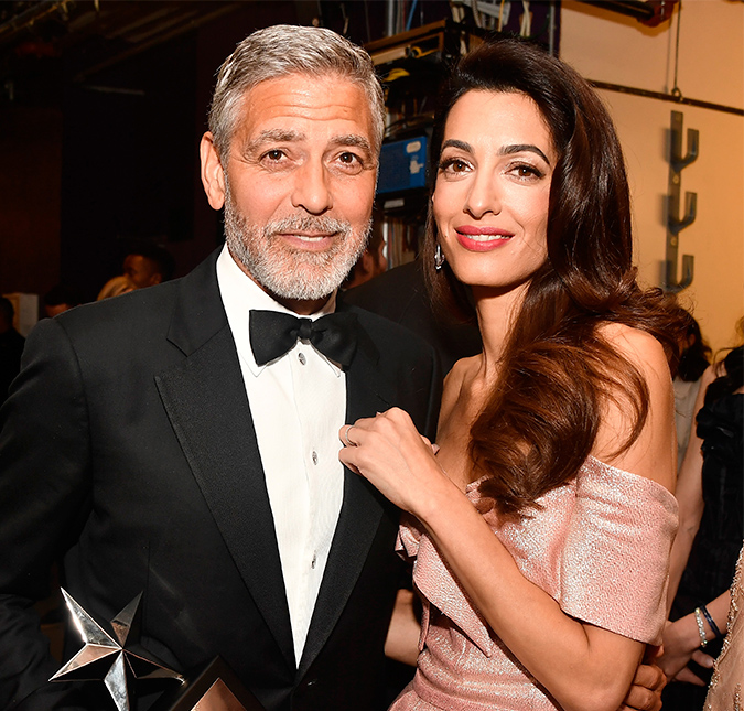 Amal Clooney faz George Clooney chorar com discurso emocionante em premiação