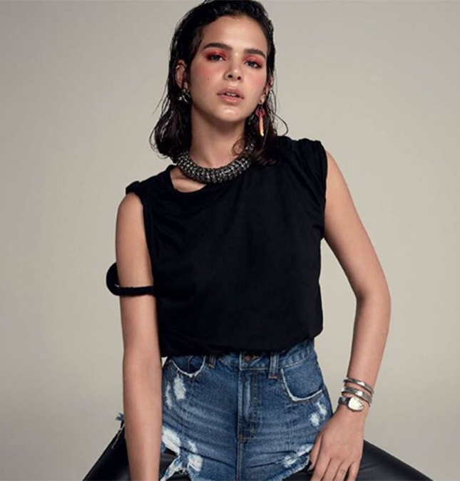 Bruna Marquezine desabafa sobre título de <i>namorada do Neymar</i>: - <I>Minha existência nesse mundo não se resume ao meu namorado</i>