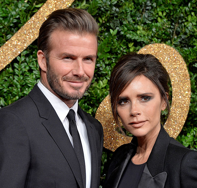 Victoria Beckham rebate rumores de separação e faz piada a David Beckham: <i>- Você vai se divorciar de mim?</i>