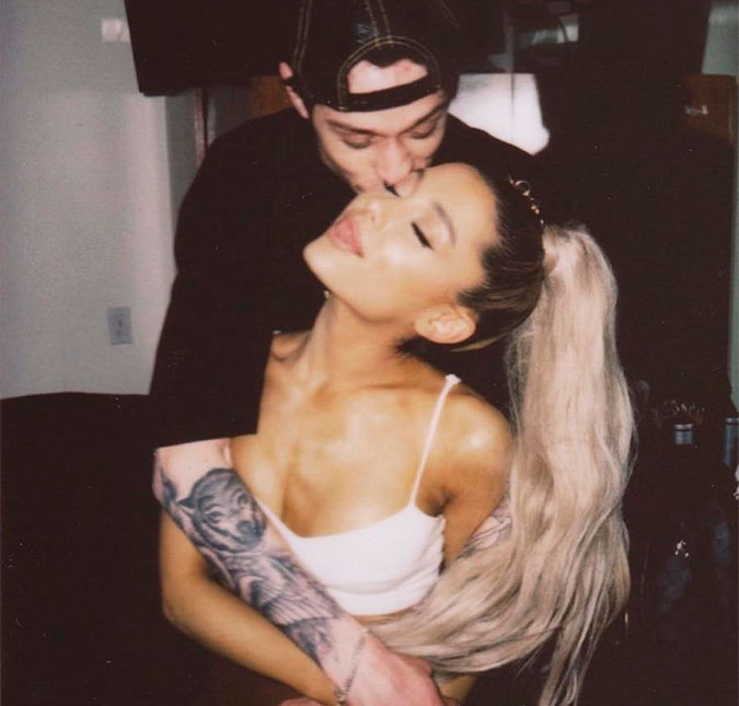 Ariana Grande fala pela primeira vez sobre seu noivado com comediante: <i>Estou muito feliz</i>
