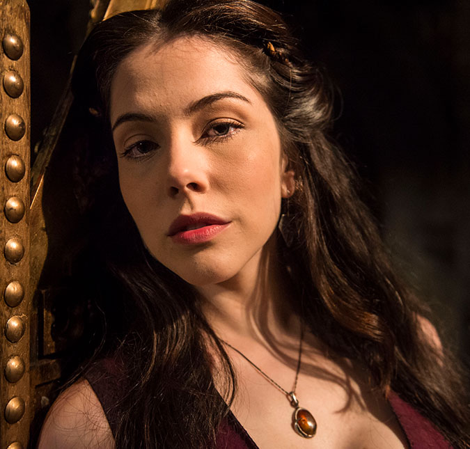 Bia Arantes fica com roxo em lugar inusitado após acidente durante as gravações de <I>Deus Salve o Rei</I>