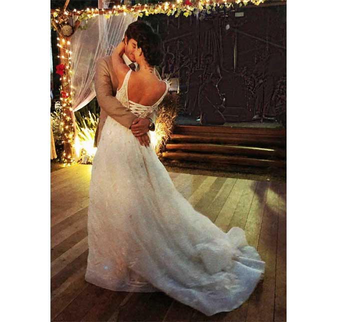 Após casamento, Isis Valverde declara: <i>Prometo pra sempre te amar</i>