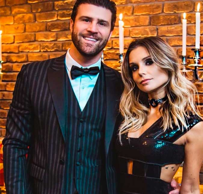Flávia Viana fica chocada ao descobrir que Marcelo Ié Ié já fez sexo grupal