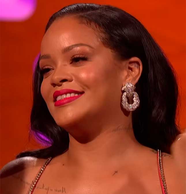 Rihanna é questionada sobre lado criminoso em programa de televisão e brinca: <I>Minha mãe vai ver isso</i>