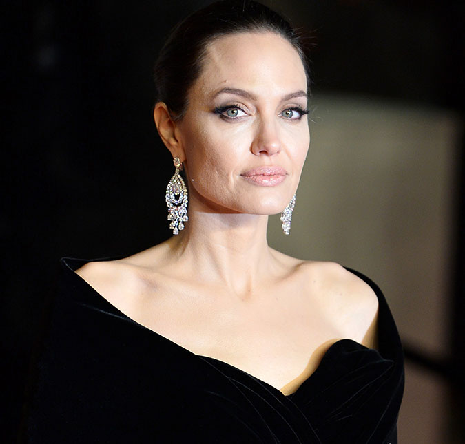 Angelina Jolie está tão estressada que mal consegue comer ou dormir