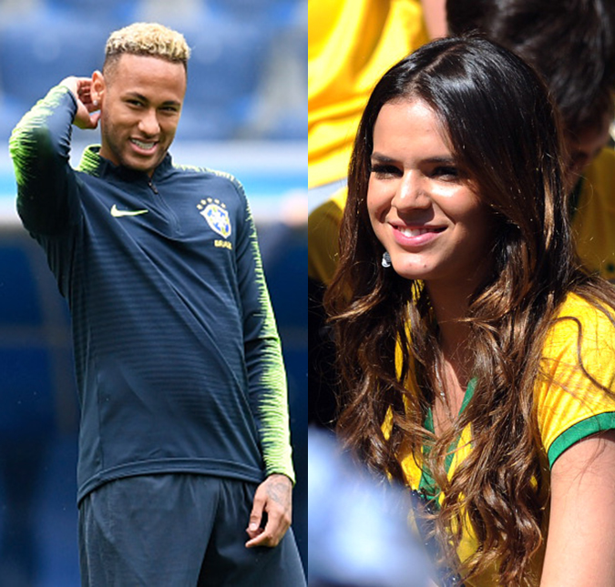 Foto de Bruna Marquezine surge em cartaz na Rússia com pedido sobre Neymar: <I>Não machuquem o mozão</i>!