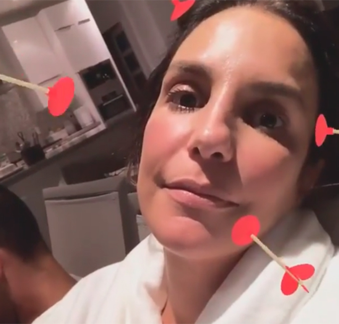 Ivete Sangalo faz vídeo com uma das gêmeas e o filho: <i>Coisa boa ser mãe</i>