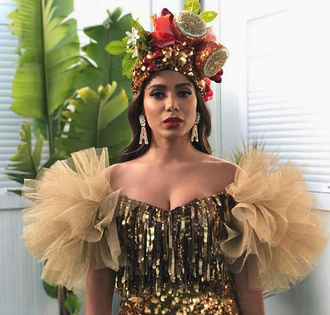 Anitta agita multidão do <i>Rock in Rio Lisboa</i> e usa <i>look</i> inspirado em Carmen Miranda