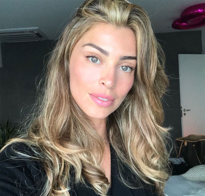 Ela também já falou sobre o preconceito que sofreu por ser uma ex-BBB, e ainda confessou, ao jornal Extra que não gostava da profissão de atriz no começo de sua carreira: - Antes, eu fazia por necessidade, porque eu não tinha profissão, e ser atriz era a profissão que tinha vindo para mim. Eu não amava o que eu fazia, estava fazendo por necessidade, dinheiro. Era mais sofrido ainda. Ela também já falou sobre o preconceito que sofreu por ser uma ex-BBB, e ainda confessou, ao jornal Extra que não gostava da profissão de atriz no começo de sua carreira: - Antes, eu fazia por necessidade, porque eu não tinha profissão, e ser atriz era a profissão que tinha vindo para mim. Eu não amava o que eu fazia, estava fazendo por necessidade, dinheiro. Era mais sofrido ainda.