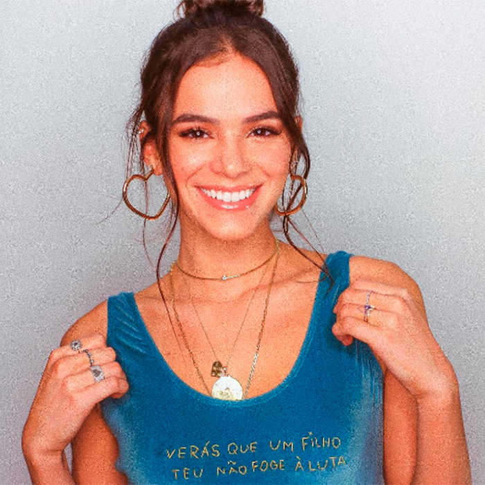 Bruna Marquezine grava cenas para <i>Deus Salve o Rei</i> horas antes de Neymar entrar em campo!