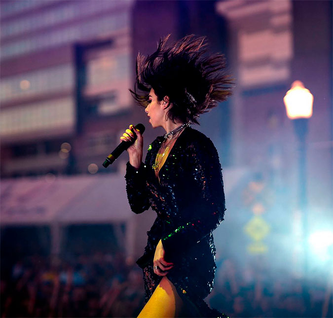 Doente, Dua Lipa para <I>show</i> e deixa palco chorando: <I>Sinto muito</i>