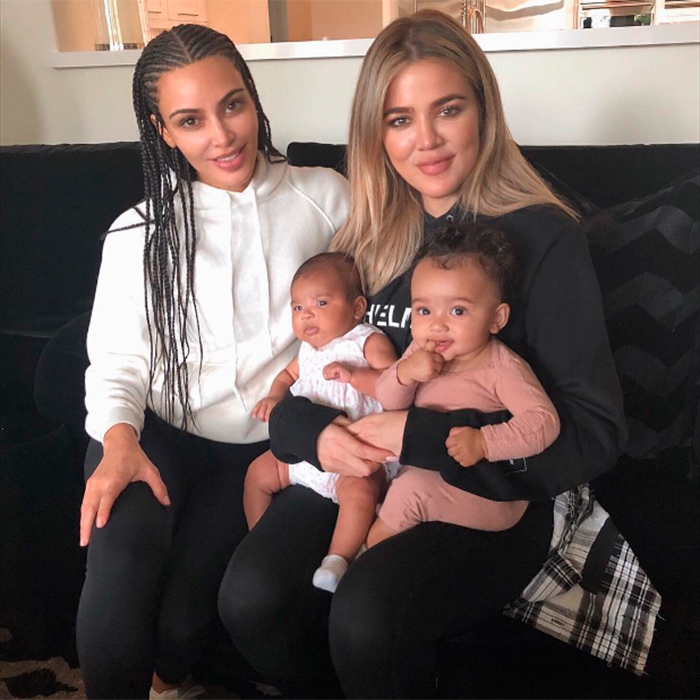 Kim Kardashian faz homenagem à Khloé Kardashian e posta foto com True e Chicago, confira o clique!