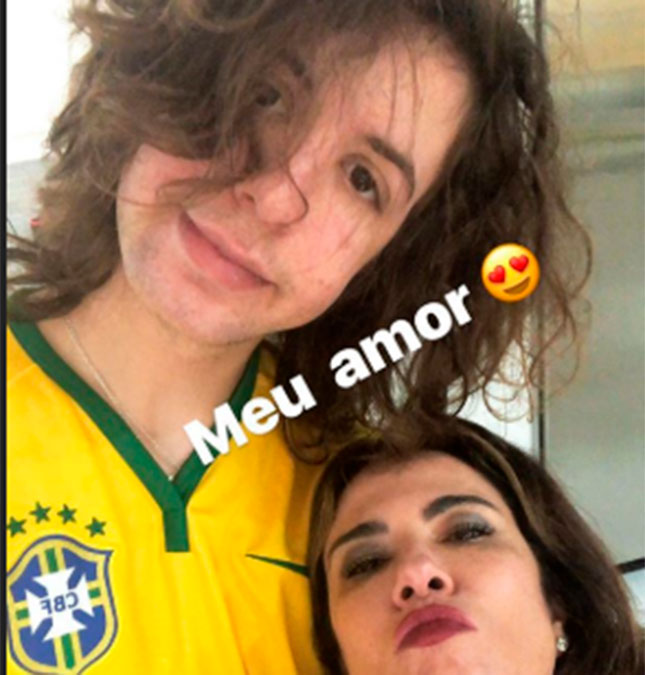 Luciana Gimenez assiste jogo com Lucas Jagger e exalta o filho: <I>Meu amuleto</i>