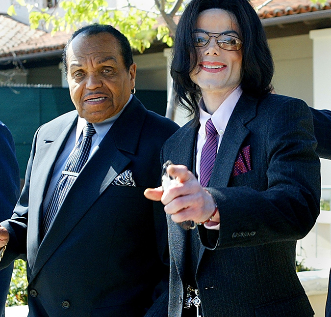 Pai de Michael Jackson disse no leito de morte ter se arrependido de como tratou o filho: - <i>Eu falhei com ele e isso custou a sua vida</i>