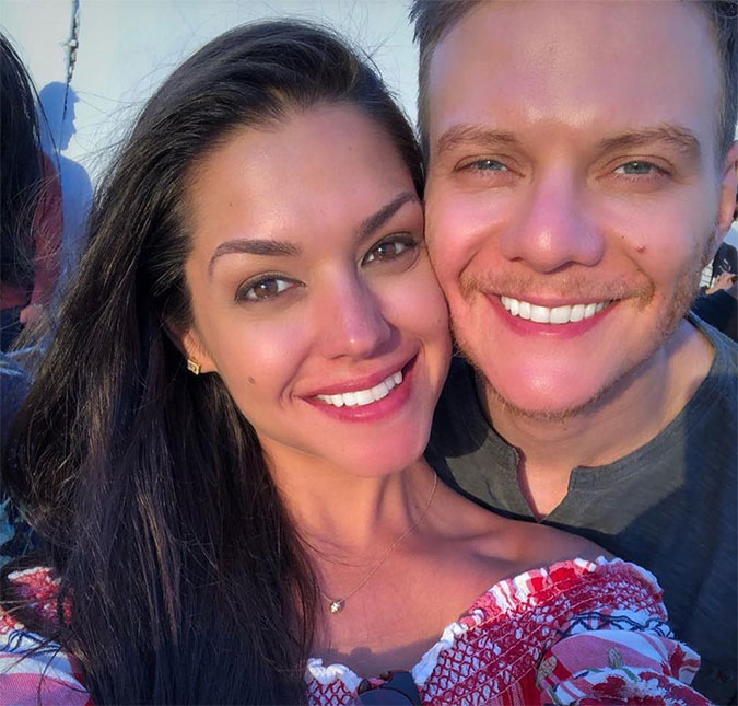 Michel Teló fala de viagem com Thais Fersoza: <i>- Quase encomendamos mais um filho!</i>