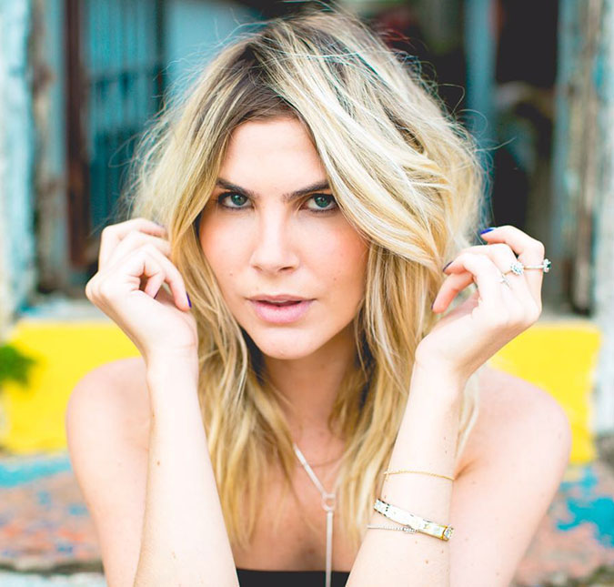 Julia Faria fala sobre responsabilidade de ser influenciadora e fica em saia-justa ao ter que escolher entre Fê Paes Leme e Thaila Ayala