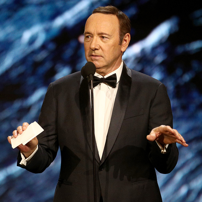 Kevin Spacey está sob novas investigações após mais três homens o acusarem de assédio sexual, diz <i>site</i>