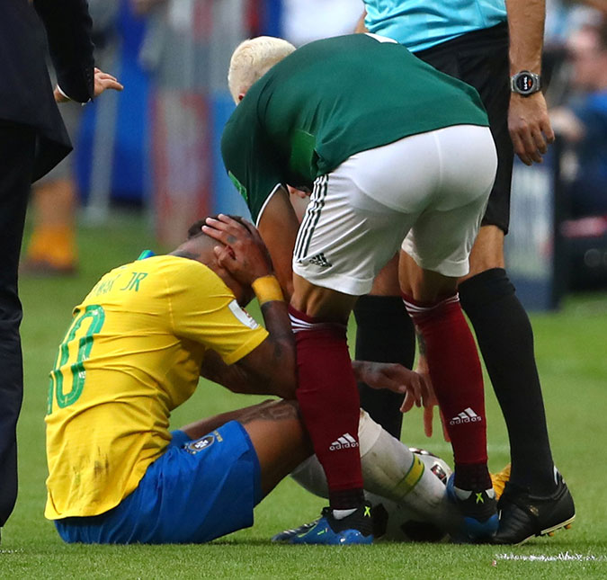 Mexicano que pisou em Neymar se pronuncia: <I>Podem até mesmo me ameaçar, não tem problema</I>