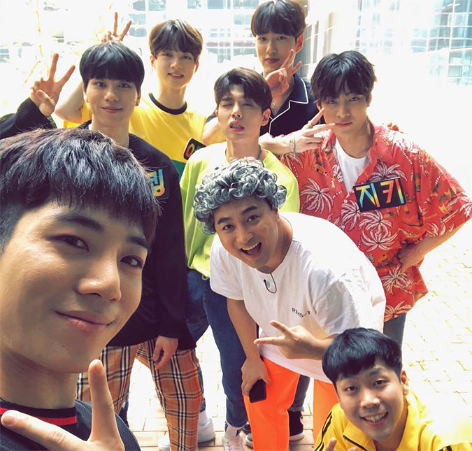Antes de turnê no Brasil, banda de <i>k-pop Black6ix</i> canta <i>Evidências</i>, assista!