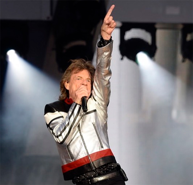 Brasileiros <i>invadem</i> perfil de Mick Jagger com pedidos: <i>Não se atreva a torcer para o Brasil</i>
