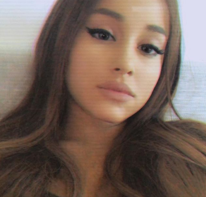 Ariana Grande ficou furiosa após descobrir que equipe escondeu a verdade sobre a morte de Mac Miller, diz <i>site</i>
