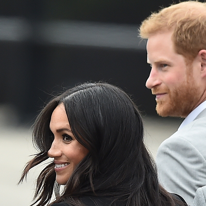 Só amor: Meghan Markle e Príncipe Harry brincam com crianças durante visita à Irlanda, assista!