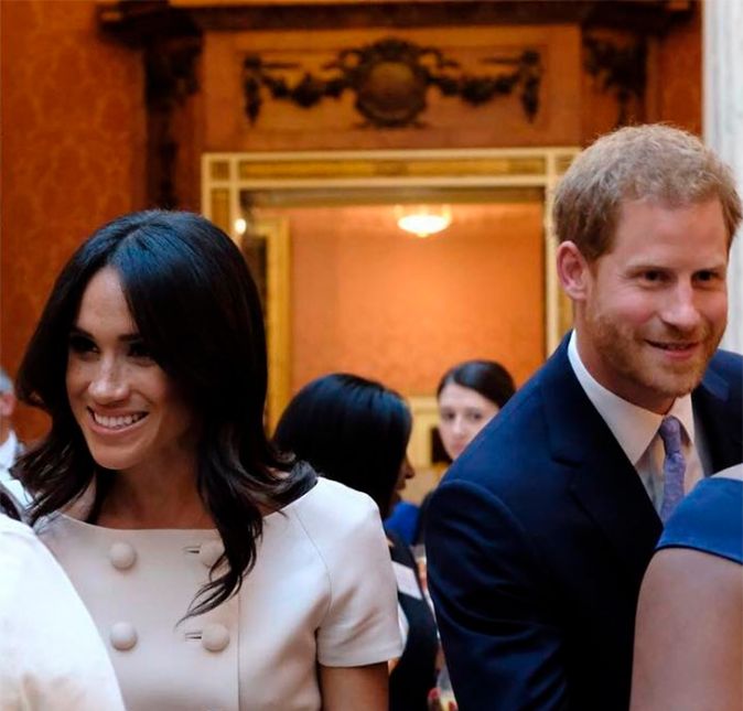 Sem contato com Meghan desde 2008, Samantha, pouco após os convites do casório real serem enviados, reclamou de não estar na lista, e, no Twitter, disse que príncipe Harry deveria virar homem e começar a tratar os Markle como trata suas causas humanitárias. Sem contato com Meghan desde 2008, Samantha, pouco após os convites do casório real serem enviados, reclamou de não estar na lista, e, no Twitter, disse que príncipe Harry deveria virar homem e começar a tratar os Markle como trata suas causas humanitárias.