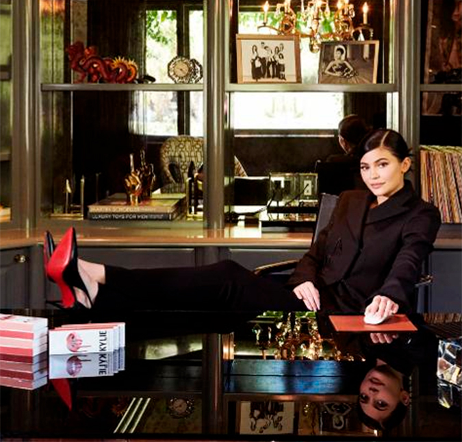 Kylie Jenner é alvo de críticas após estampar capa da revista <i>Forbes</i>, entenda!