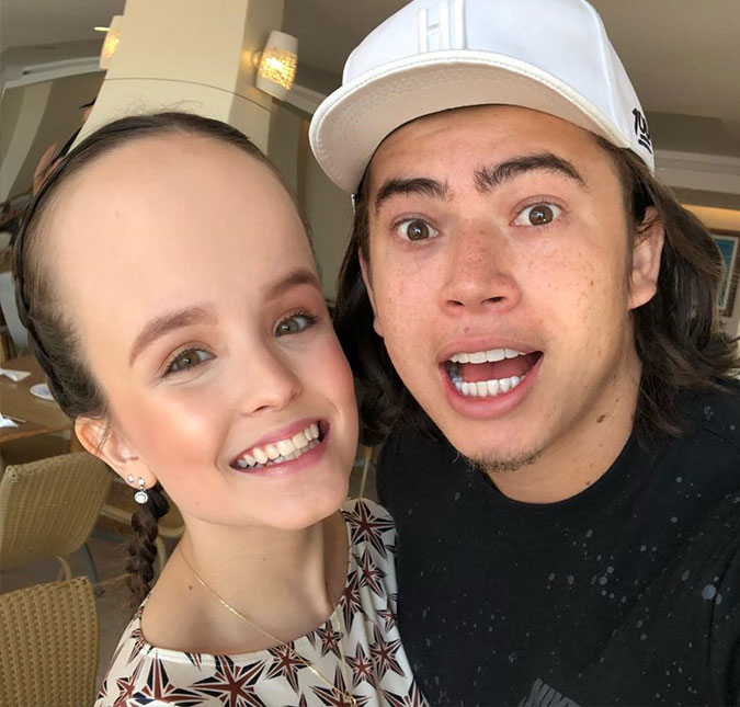 Whindersson Nunes aumenta testa de Larissa Manoela em clique e <i>internet</i> não perdoa