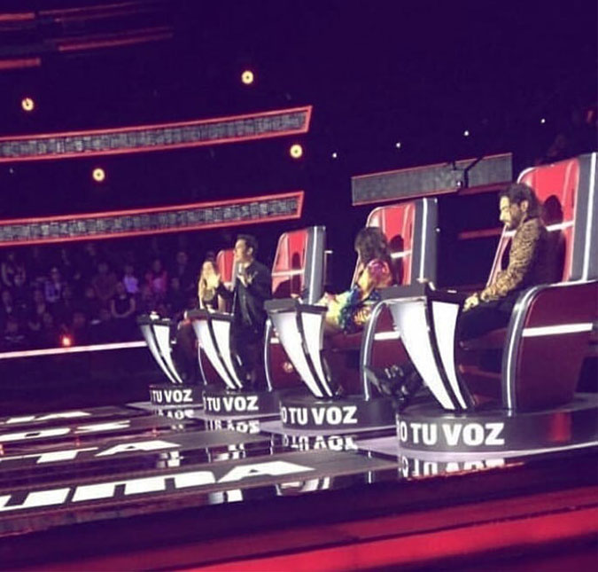São divulgadas fotos de Anitta como jurada da versão mexicana do programa <I>The Voice</i>