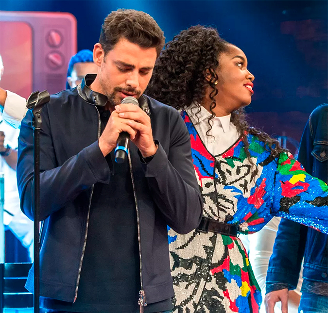 Cauã Reymond relembra início da carreira: <i>- Minha família não tinha dinheiro, eu queria viajar o mundo</i>