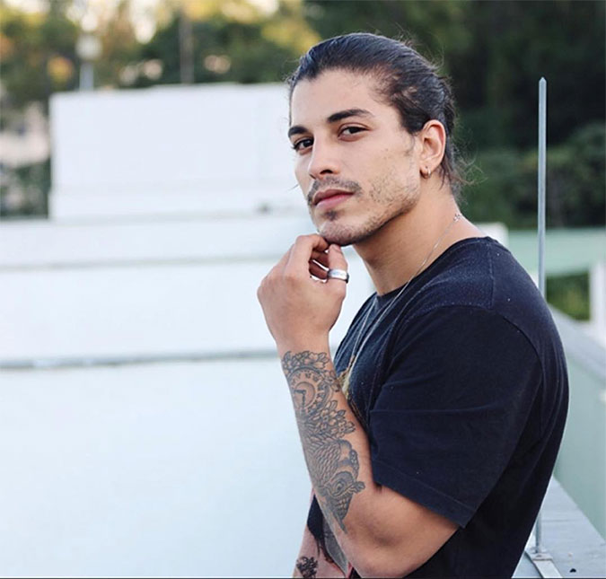 Douglas Sampaio volta a se defender após ser acusado de agressão por Jennifer Oliveira: <i>me senti muito impotente</i>