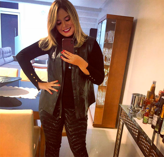 Marília Mendonça exibe barriga em vídeo após ser acusada de fazer retoques em foto mais magra