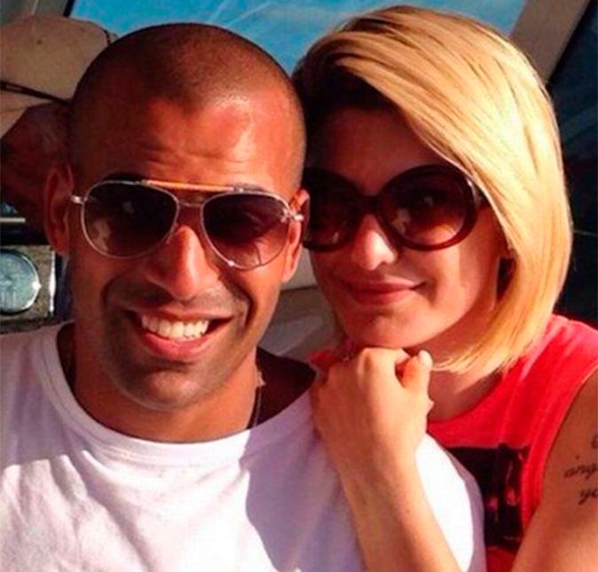 Antes de se relacionar com Jonathan Costa, em uma entrevista na televisão, Antonia falou sobre seu relacionamento com o jogador Emerson Sheik, em 2014 - e afirmou que não repetiria a experiência, se fosse possível: - O que acontece é que demorei dois anos depois do Marcos para assumir o Emerson. Ele é um cara galanteador, que sabe conquistar uma mulher. Ele faz você pensar que é única, mas, ao mesmo tempo, faz a mesma coisa com dez outras mulheres. Mas ela completou: - Ele foi ótimo na minha vida, me fez deixar de lado aquele sentimento de perda. Antes de se relacionar com Jonathan Costa, em uma entrevista na televisão, Antonia falou sobre seu relacionamento com o jogador Emerson Sheik, em 2014 - e afirmou que não repetiria a experiência, se fosse possível: - O que acontece é que demorei dois anos depois do Marcos para assumir o Emerson. Ele é um cara galanteador, que sabe conquistar uma mulher. Ele faz você pensar que é única, mas, ao mesmo tempo, faz a mesma coisa com dez outras mulheres. Mas ela completou: - Ele foi ótimo na minha vida, me fez deixar de lado aquele sentimento de perda.